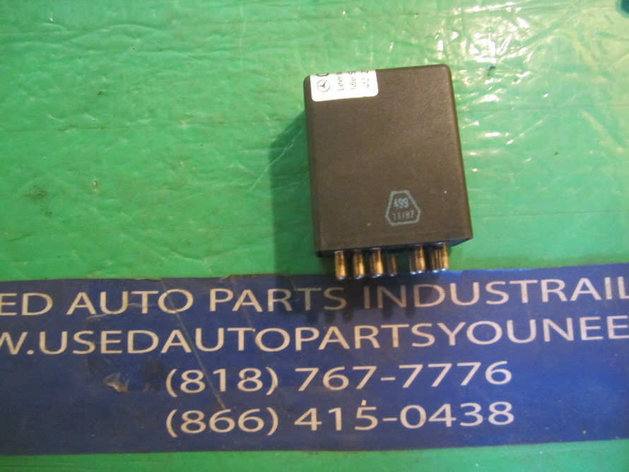 Mercedes Benz Relay 560SL 560SEC 560SEL IDLE SPEED CONTROL UNIT